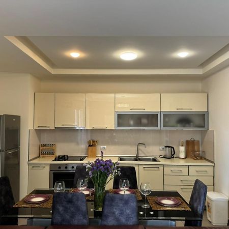 Diem Apartment Near Pazari I Ri Tirana Esterno foto