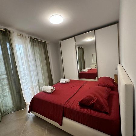 Diem Apartment Near Pazari I Ri Tirana Esterno foto