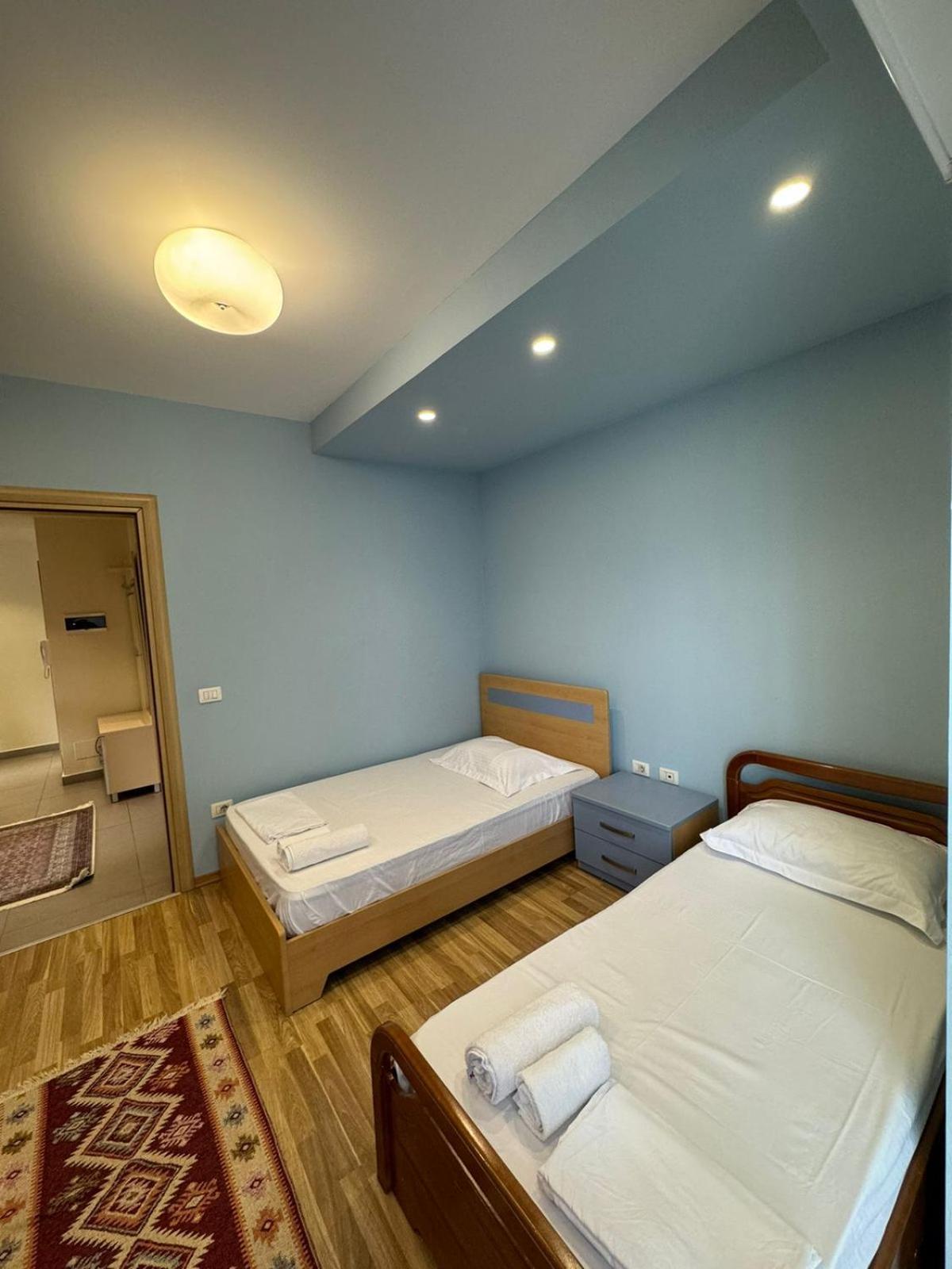 Diem Apartment Near Pazari I Ri Tirana Esterno foto