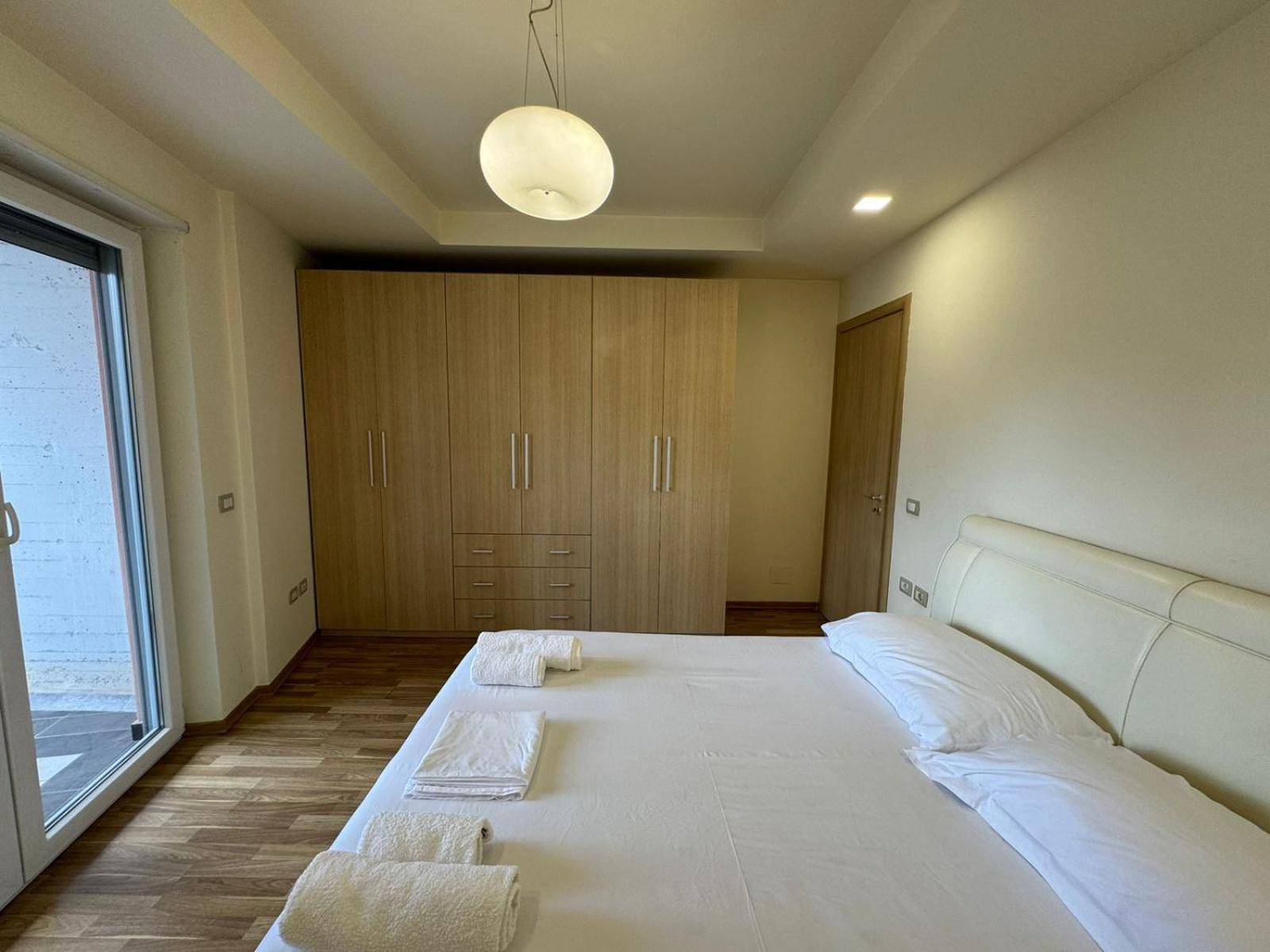 Diem Apartment Near Pazari I Ri Tirana Esterno foto