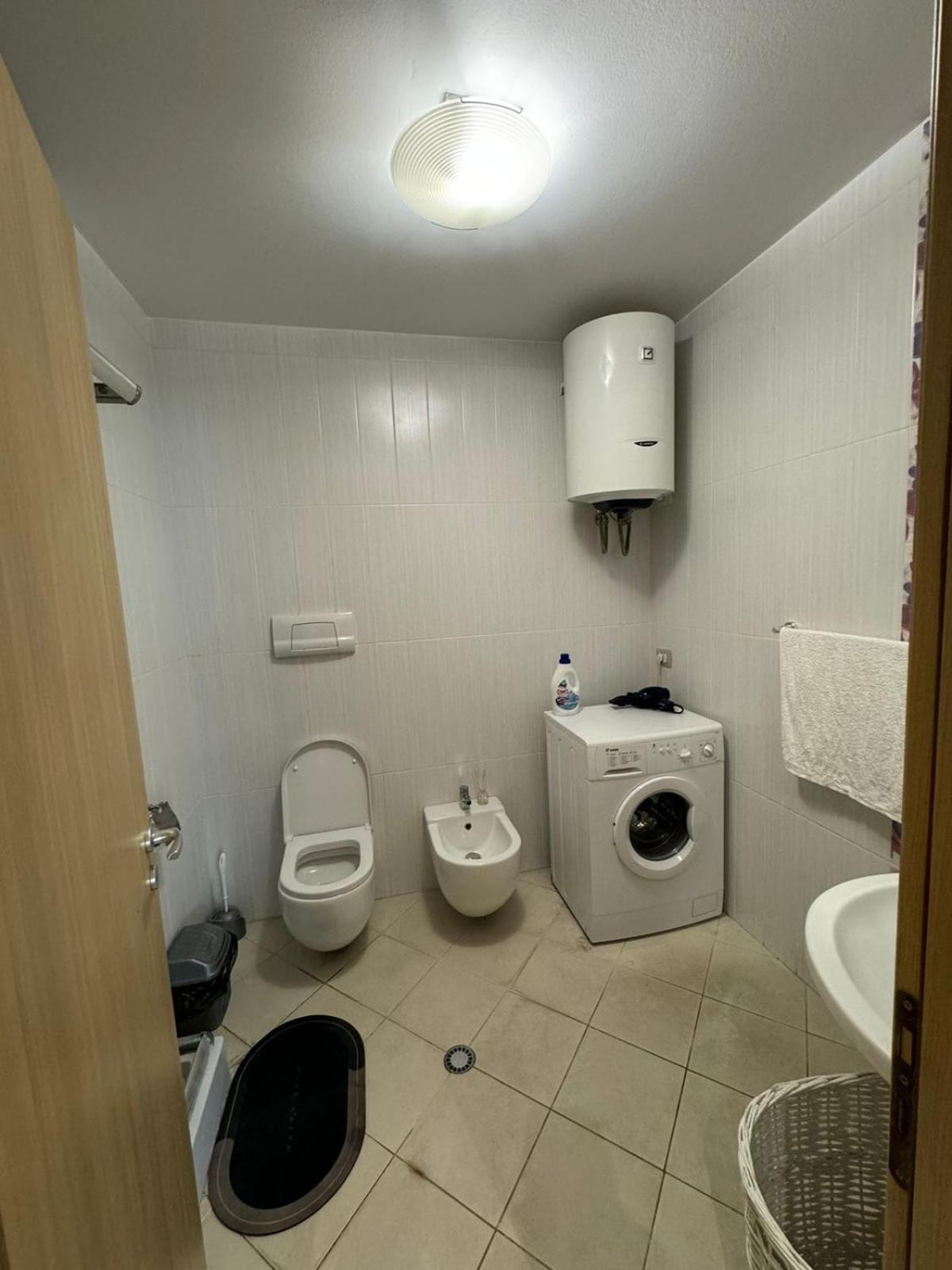 Diem Apartment Near Pazari I Ri Tirana Esterno foto