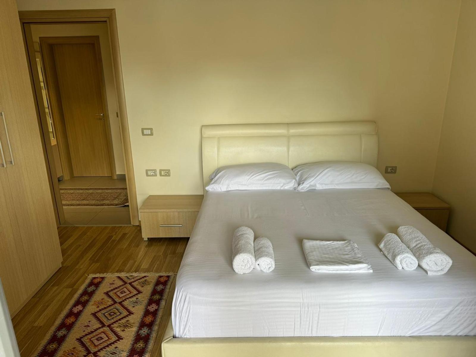 Diem Apartment Near Pazari I Ri Tirana Esterno foto