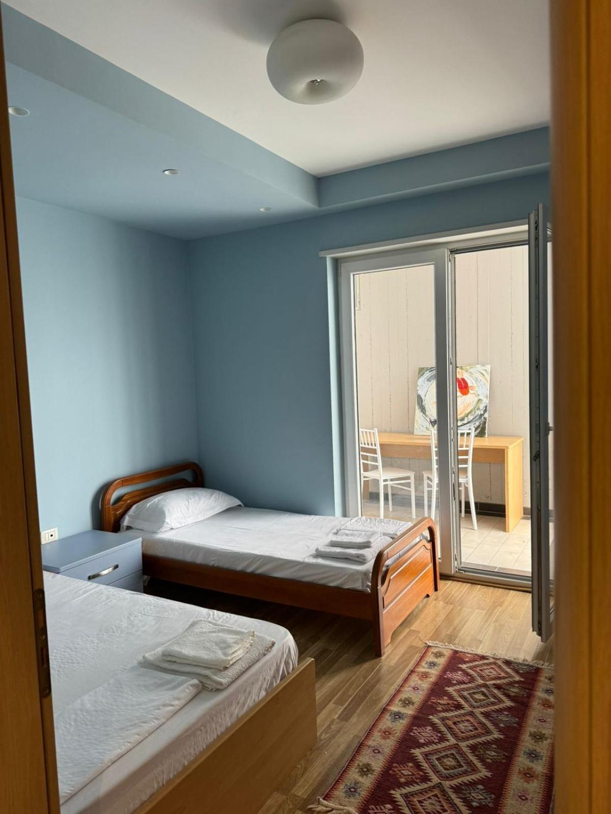 Diem Apartment Near Pazari I Ri Tirana Esterno foto