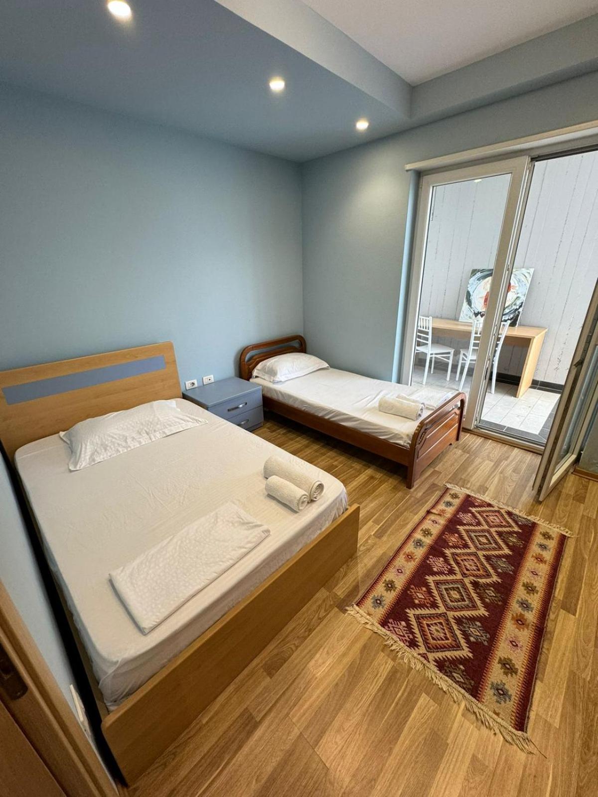 Diem Apartment Near Pazari I Ri Tirana Esterno foto