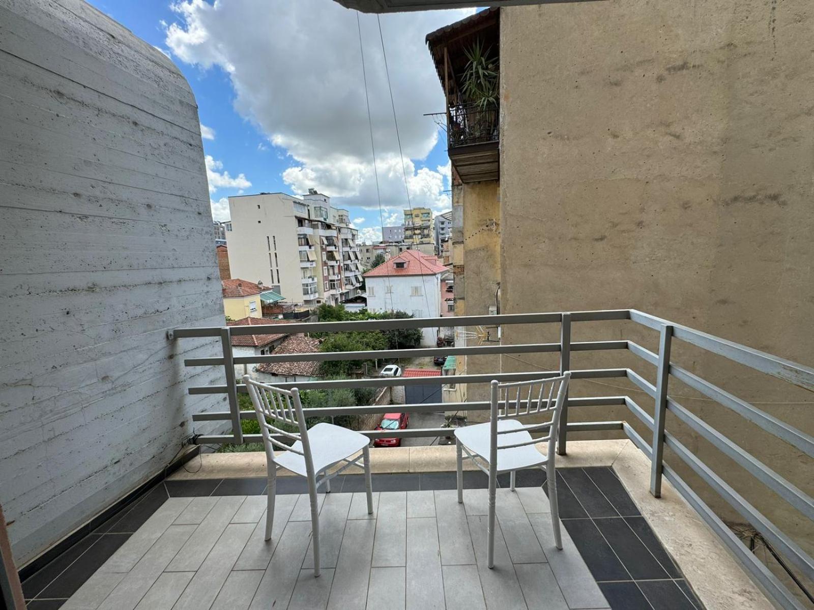 Diem Apartment Near Pazari I Ri Tirana Esterno foto