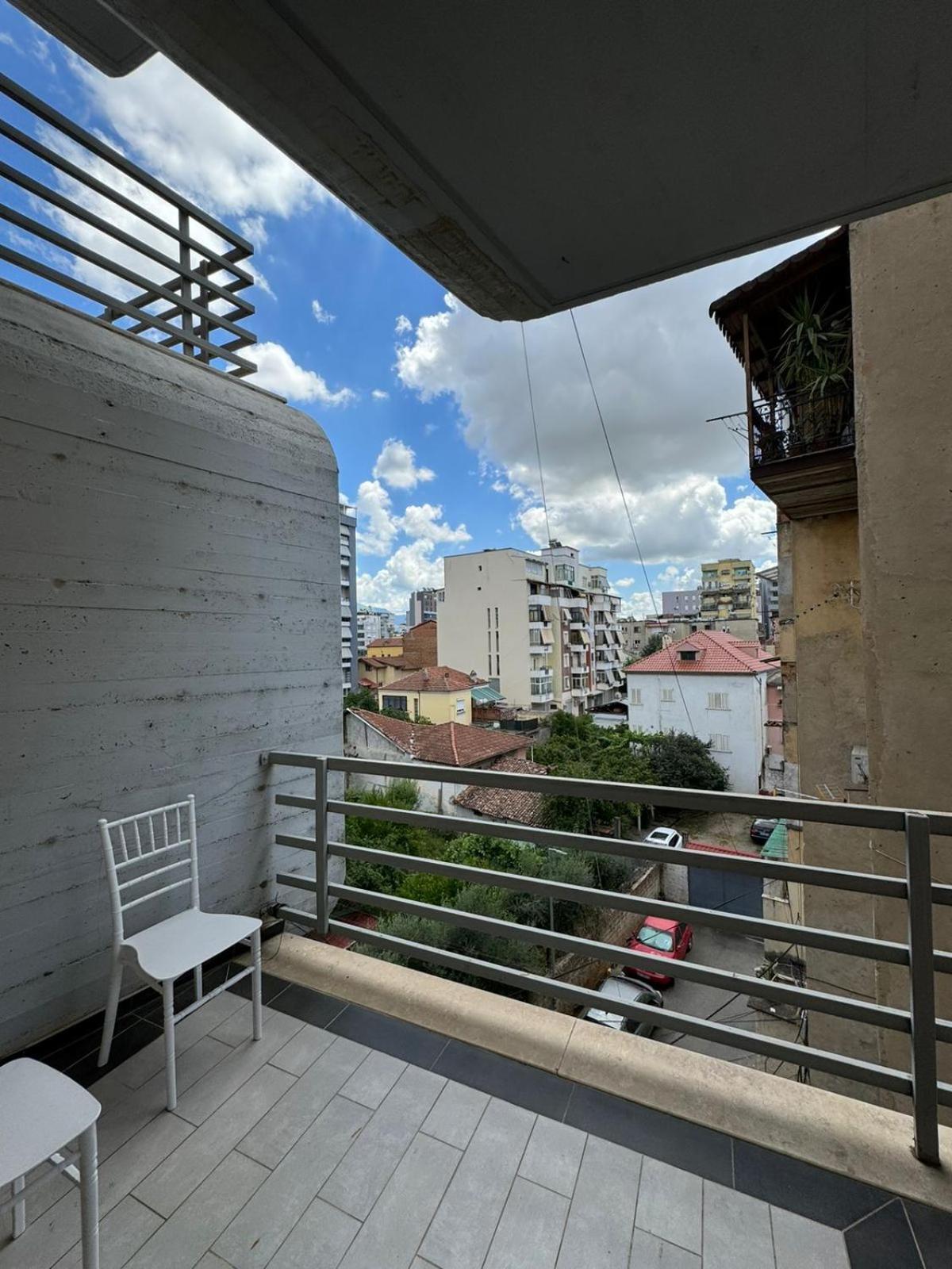 Diem Apartment Near Pazari I Ri Tirana Esterno foto
