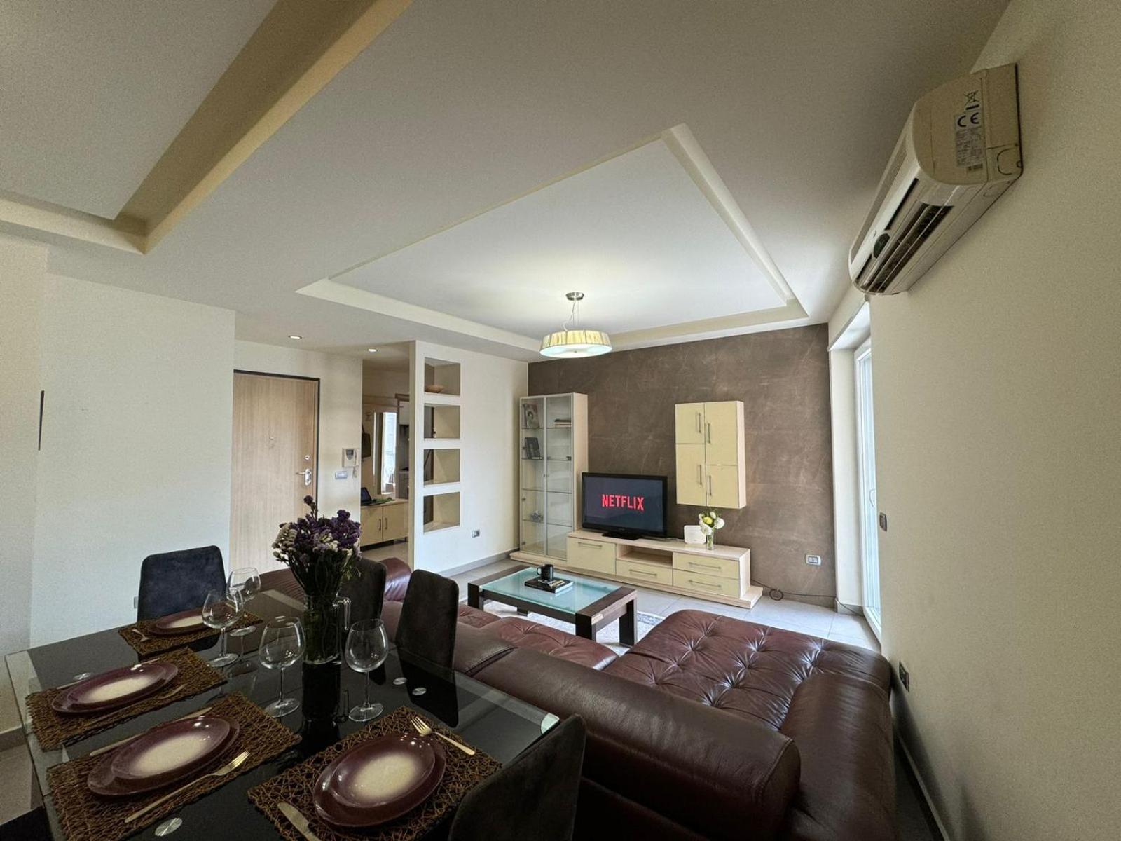 Diem Apartment Near Pazari I Ri Tirana Esterno foto