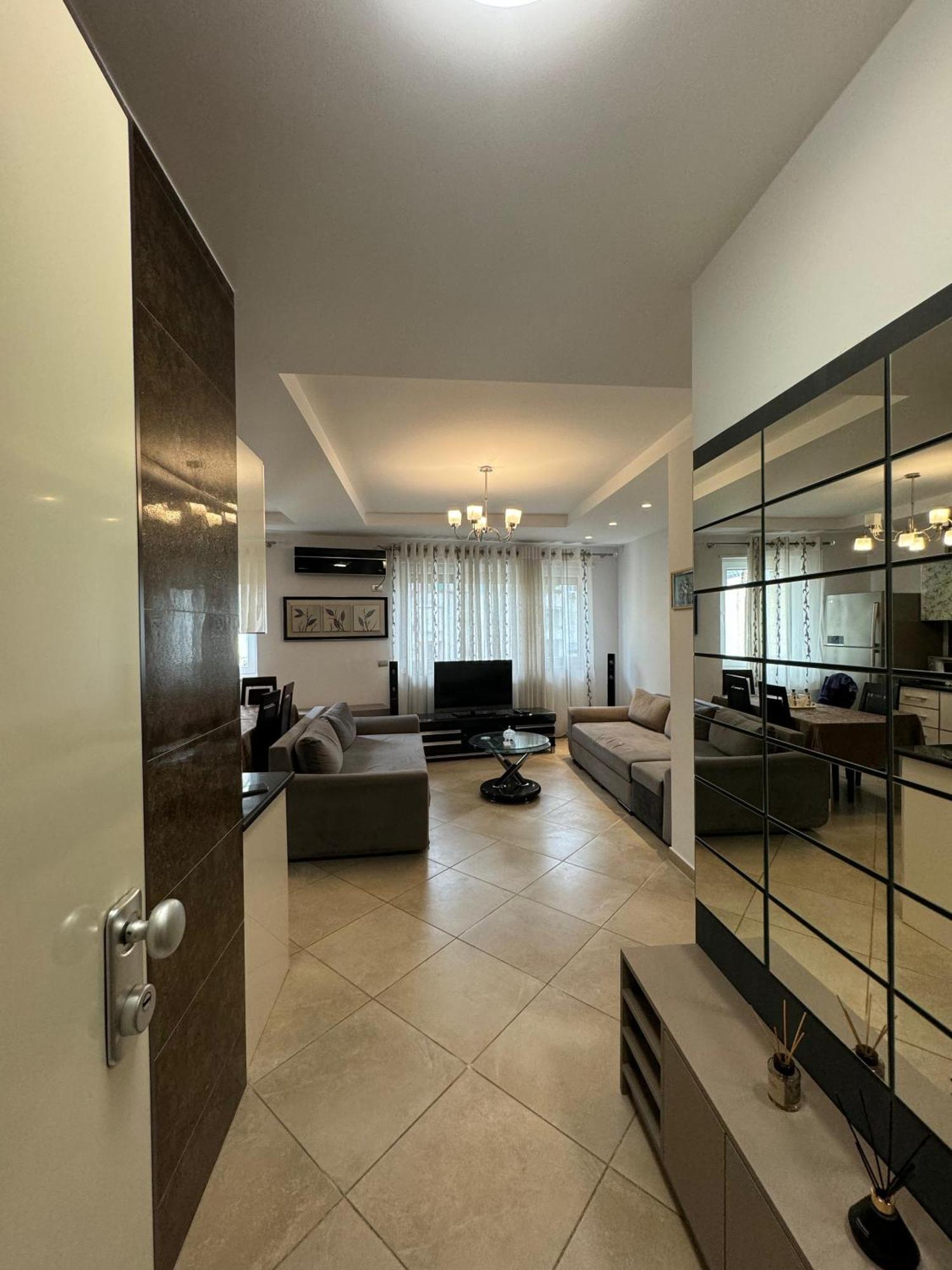 Diem Apartment Near Pazari I Ri Tirana Esterno foto