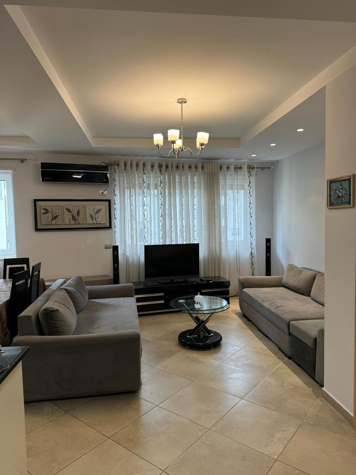 Diem Apartment Near Pazari I Ri Tirana Esterno foto